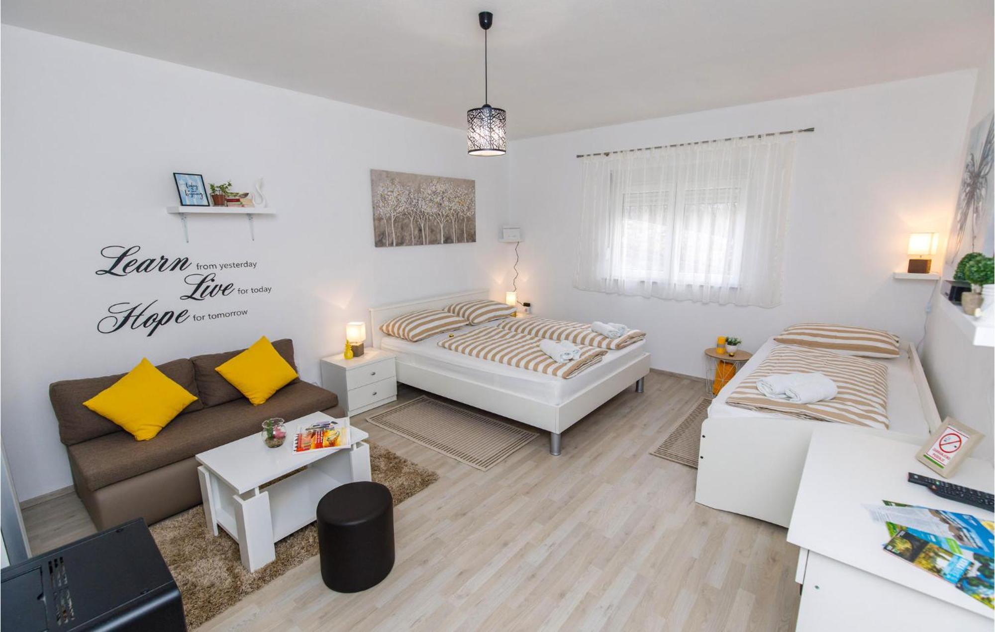Gorgeous Home In Knin With Kitchen Kovacic المظهر الخارجي الصورة