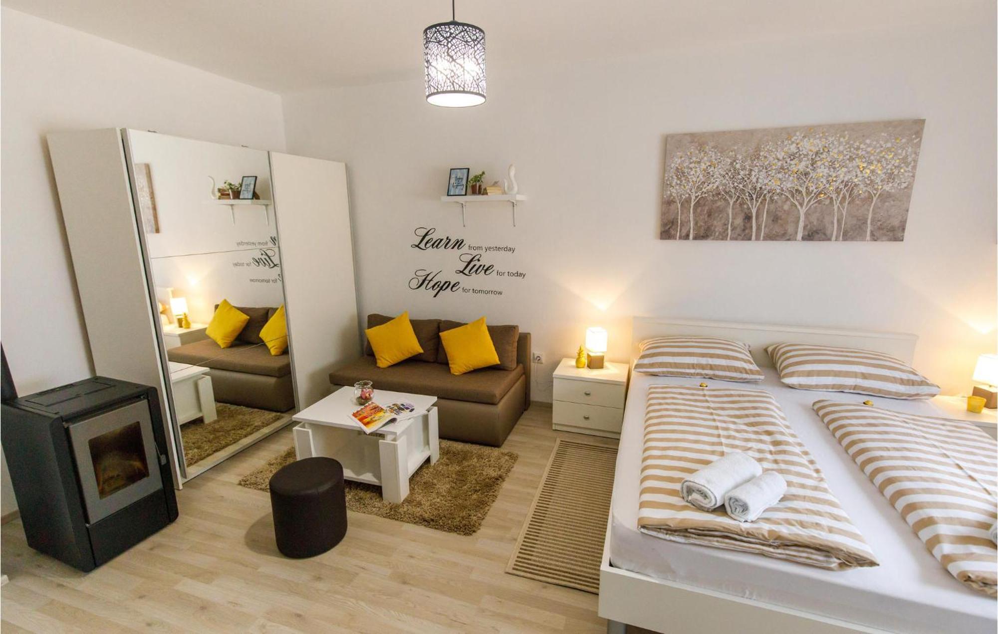 Gorgeous Home In Knin With Kitchen Kovacic المظهر الخارجي الصورة